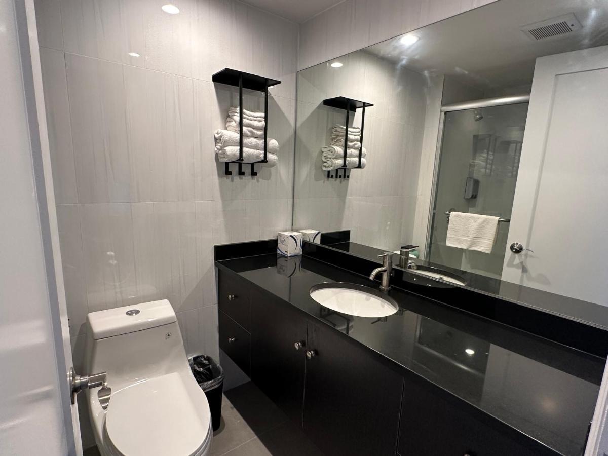 Regal Inn & Suites New York Laguardia Hotel Εξωτερικό φωτογραφία